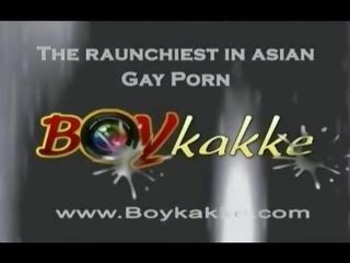 Homosexual asiática guaperas chupa dos gallos