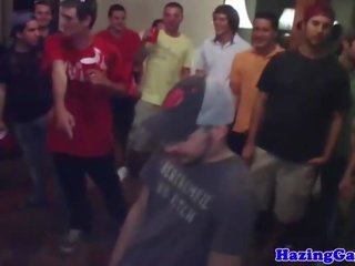 Ευθεία hazedtw-nk gayfucked στο αδελφότητας πάρτι