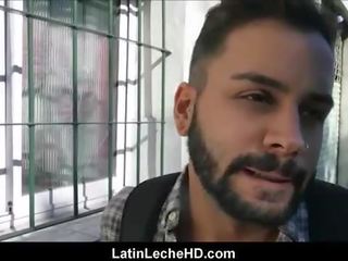 Mladý rovný španělština latino turistický v prdeli