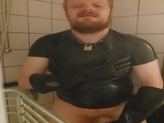 Rubbercub masturbacja w prysznic