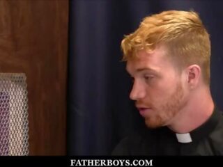 Poponar catholic stripling ryland kingsley inpulit de roscata preot dacotah roșu în timpul confession